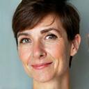 Avatar di una donna con i capelli corti.